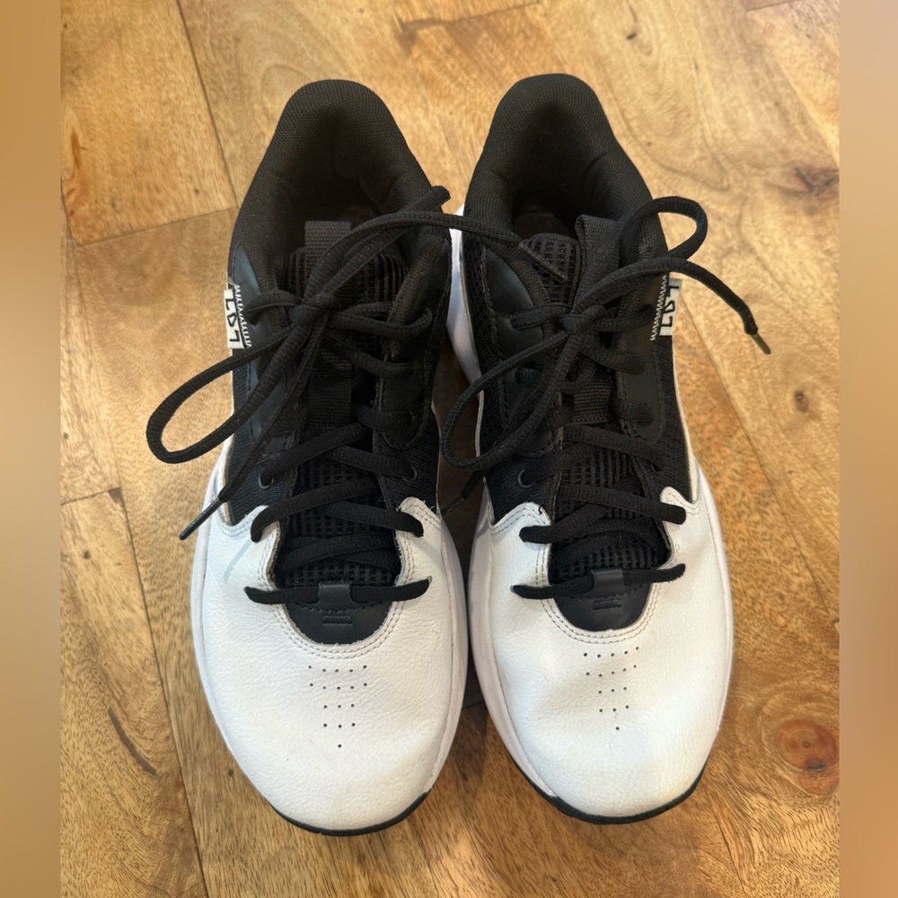 LIKE NEW -Under Armour Lockdown 
Unisex Basketball Black/White Sneakers size 7